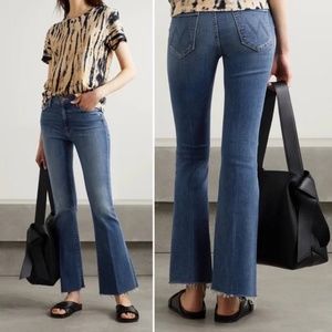 Mother Denim The Weekender Fray Flare Jeans in Walking On Coals Size 26